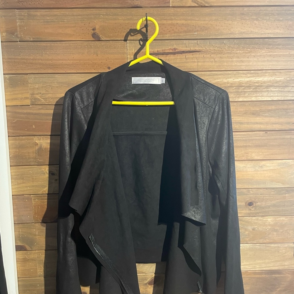 Elegant Black Leather Jacket for Women